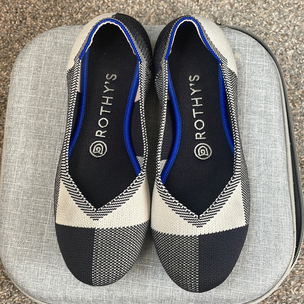 Rothy’s captoe flat, navy. Size 7